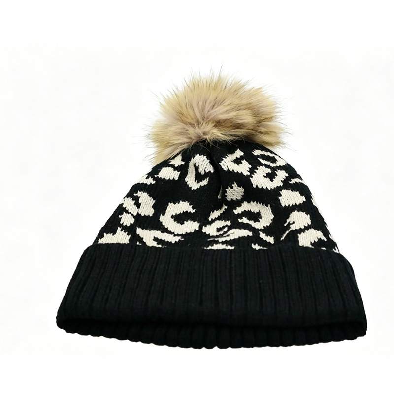 Jesienno-zimowa czapka z pompo – Beanie Cuffed Knit recenzja i cena